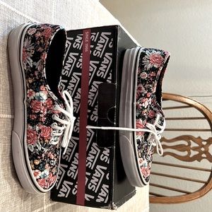 Women’s floral Vans for sale!